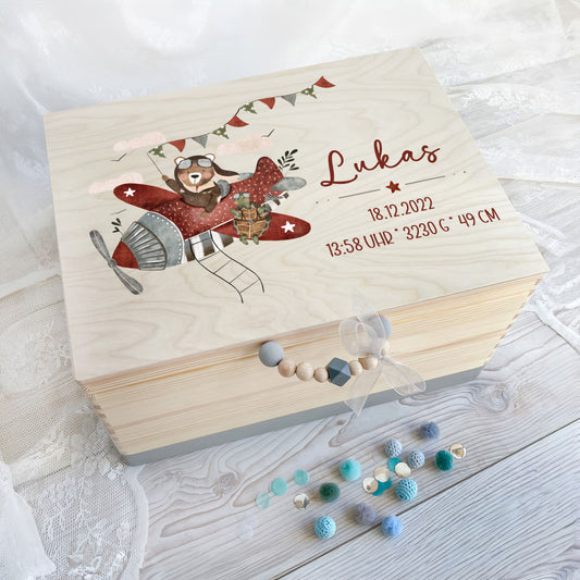 Erinnerungskiste Bär im Flugzeug