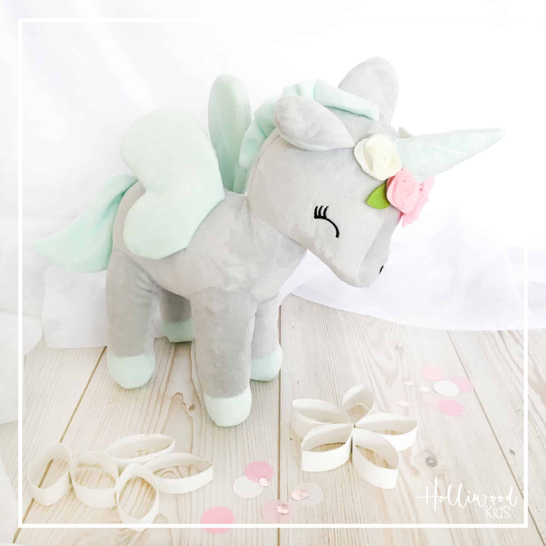 Einhorn mit Blumenkranz